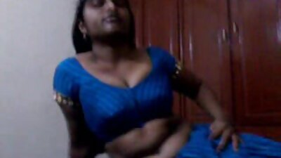 Madrastra sabe cómo hacer un trío con cualquiera. videos caseros con mujeres maduras
