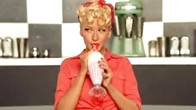 mejora maduras desnudas en casa con cocteles y follando en todas las grietas.