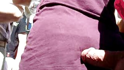 Las tetas bronceadas necesitan videos caseros de mujeres mayores atención urgente.