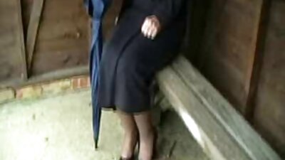 Vecinos con intereses comunes y un videos caseros mayores consolador.